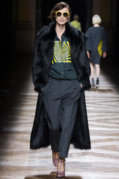 Look 13